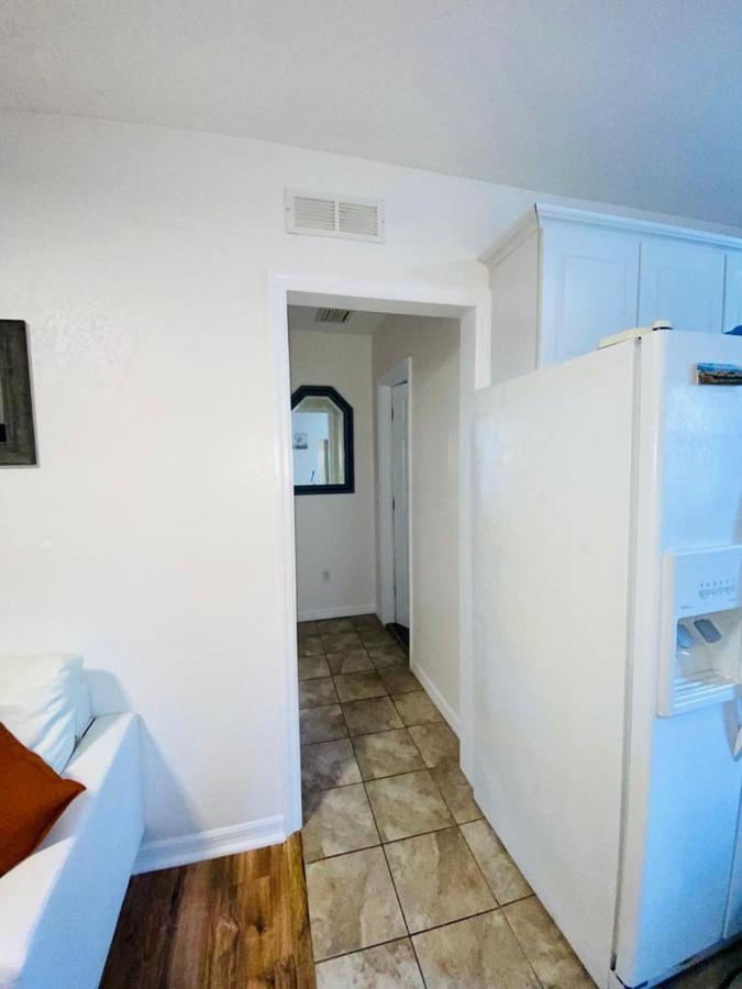 Two Fully Equipped Apartments And A Studio 5 Miles From The Beach Сент-Пітерсбург Екстер'єр фото