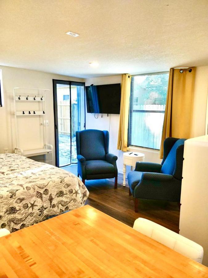 Two Fully Equipped Apartments And A Studio 5 Miles From The Beach Сент-Пітерсбург Екстер'єр фото